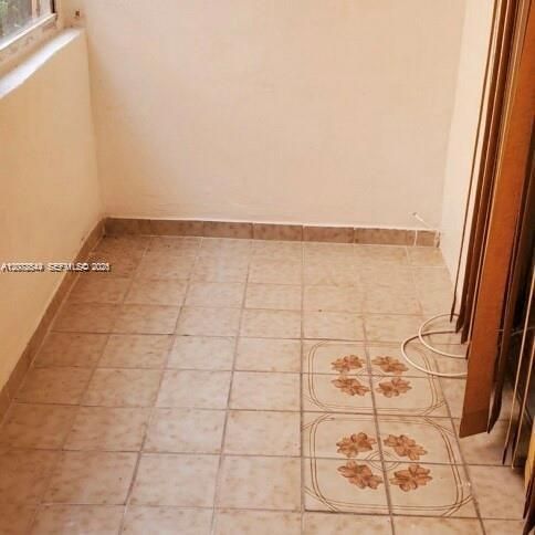 For Sale: $187,000 (1 beds, 1 baths, 743 Square Feet)
