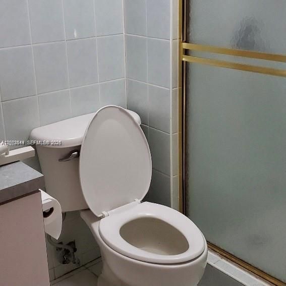 For Sale: $187,000 (1 beds, 1 baths, 743 Square Feet)