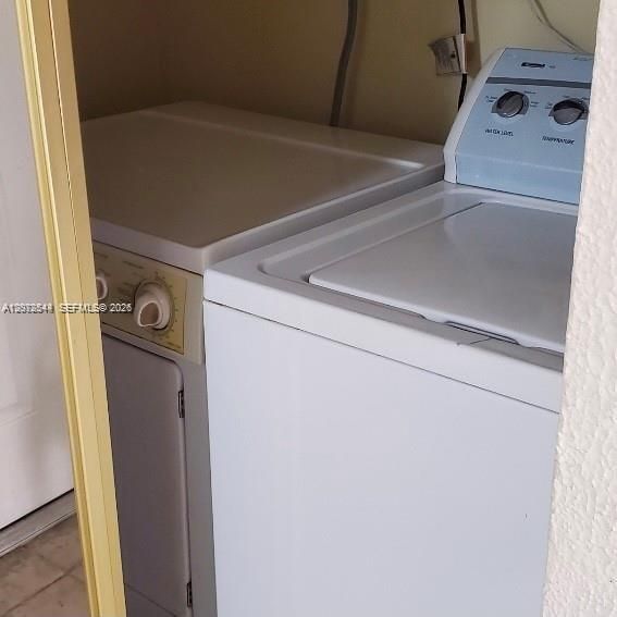 For Sale: $187,000 (1 beds, 1 baths, 743 Square Feet)
