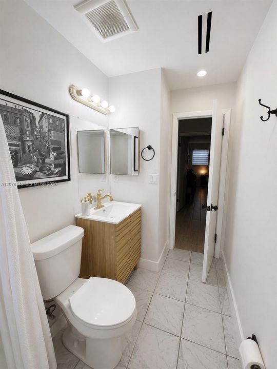 For Sale: $505,000 (2 beds, 2 baths, 1050 Square Feet)