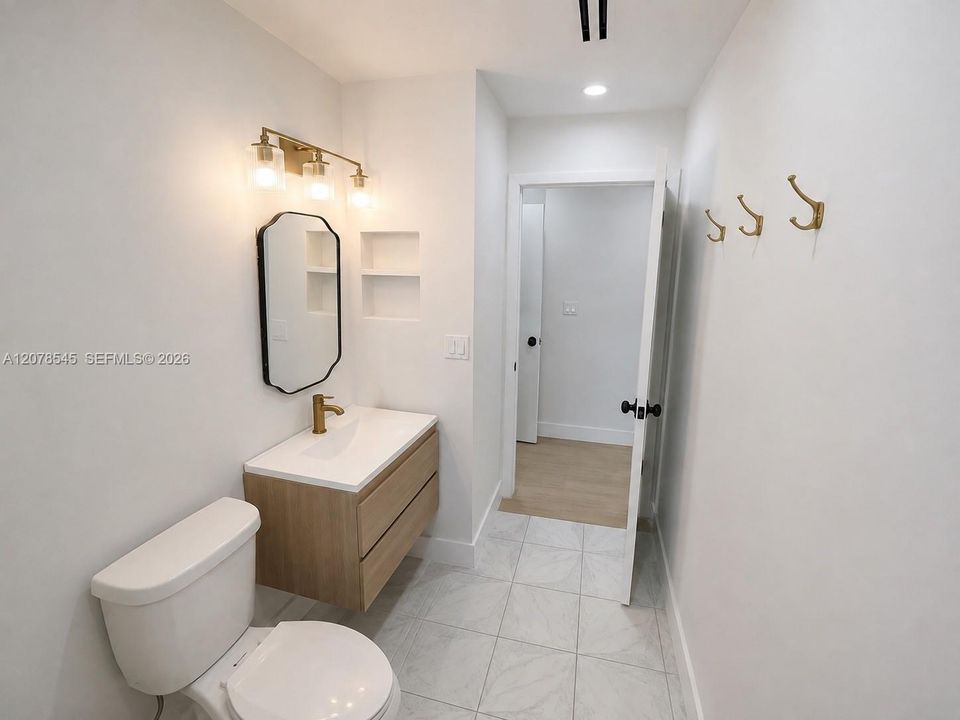 For Sale: $505,000 (2 beds, 2 baths, 1050 Square Feet)