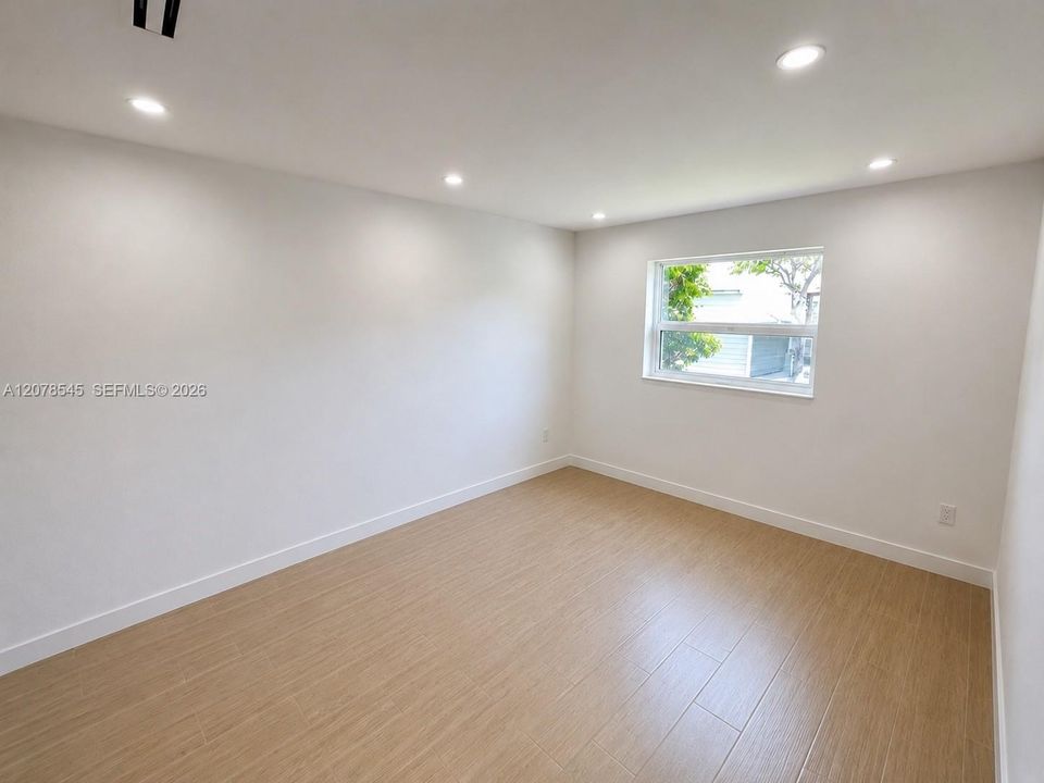 For Sale: $505,000 (2 beds, 2 baths, 1050 Square Feet)