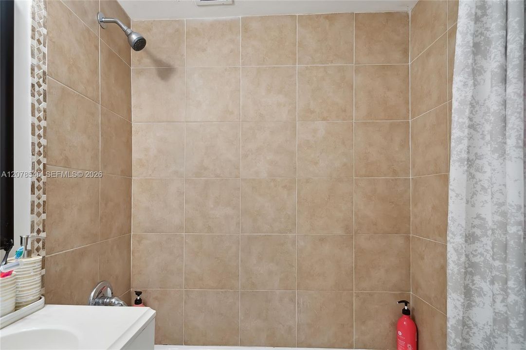 For Rent: $1,900 (0 beds, 1 baths, 400 Square Feet)