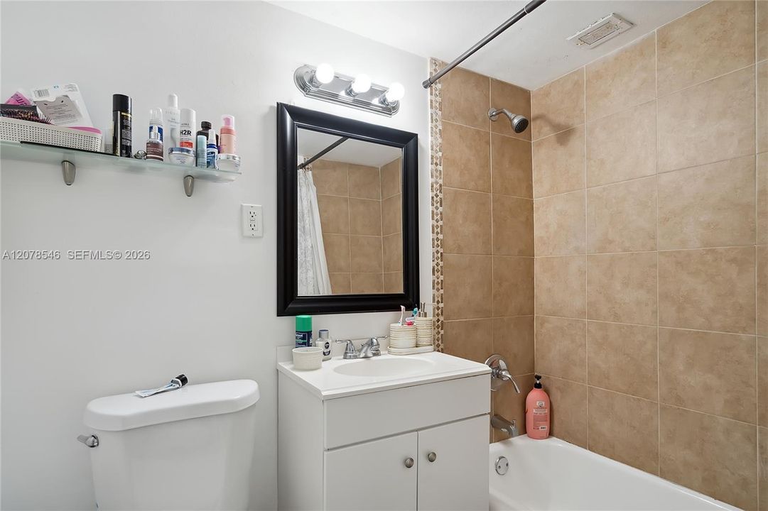 For Rent: $1,900 (0 beds, 1 baths, 400 Square Feet)