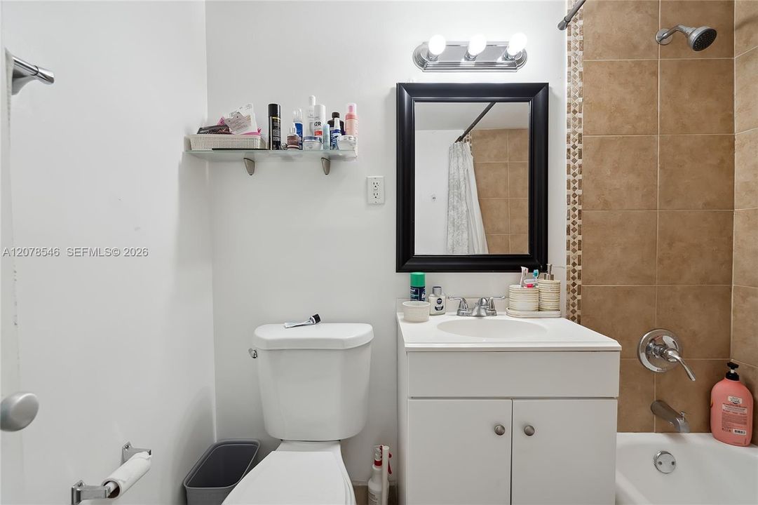 For Rent: $1,900 (0 beds, 1 baths, 400 Square Feet)