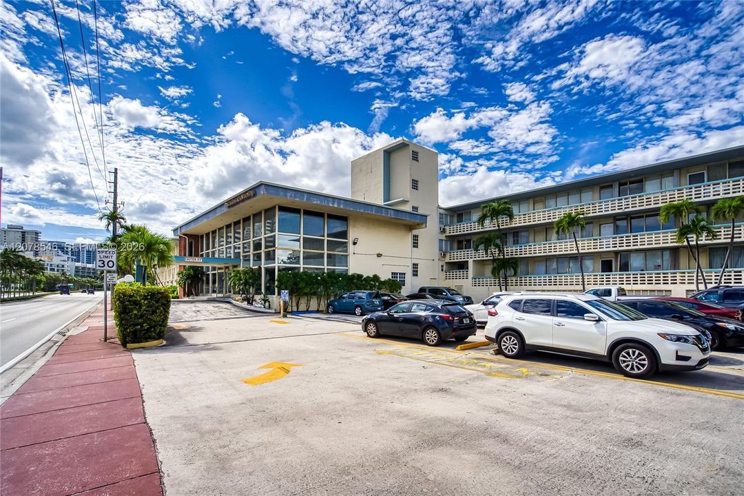 For Rent: $1,900 (0 beds, 1 baths, 400 Square Feet)