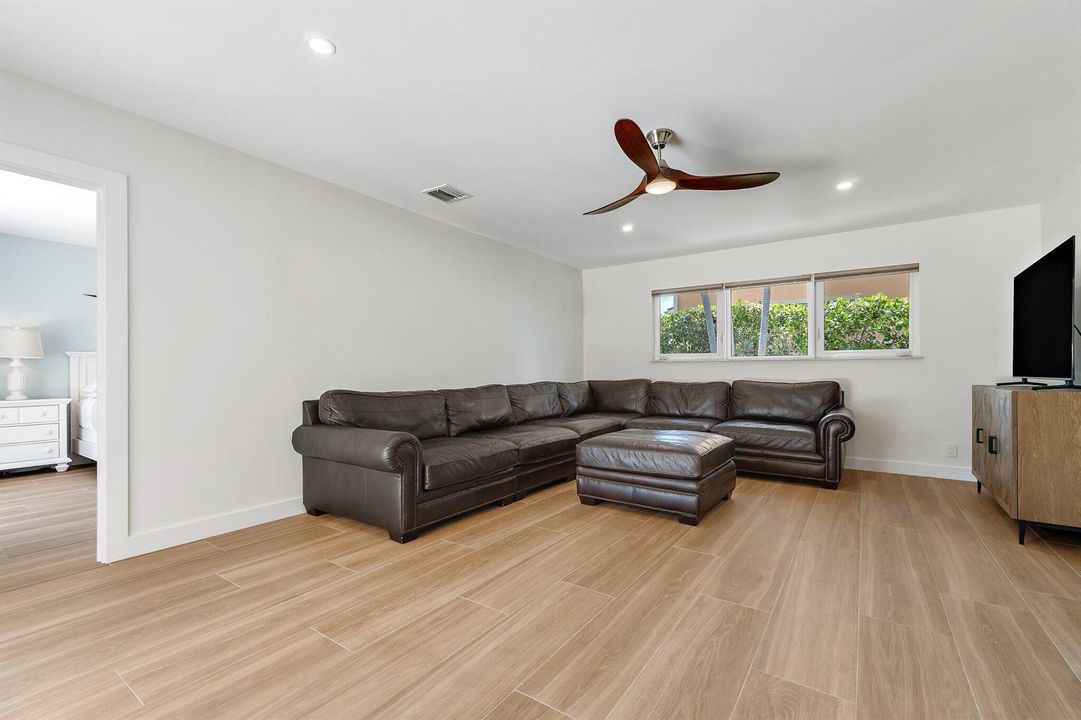 085-1051CoralWay-SingerIsland-SMALL