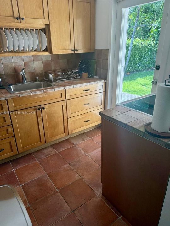 Vendido Recientemente: $499,000 (3 camas, 2 baños, 1394 Pies cuadrados)