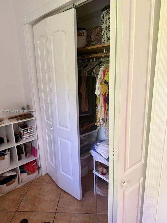 Vendido Recientemente: $499,000 (3 camas, 2 baños, 1394 Pies cuadrados)