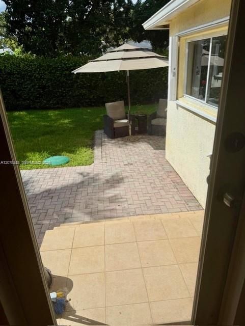 Vendido Recientemente: $499,000 (3 camas, 2 baños, 1394 Pies cuadrados)