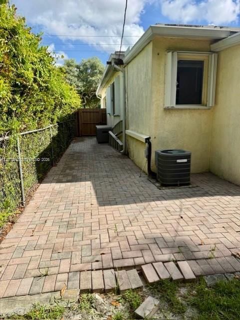 Vendido Recientemente: $499,000 (3 camas, 2 baños, 1394 Pies cuadrados)