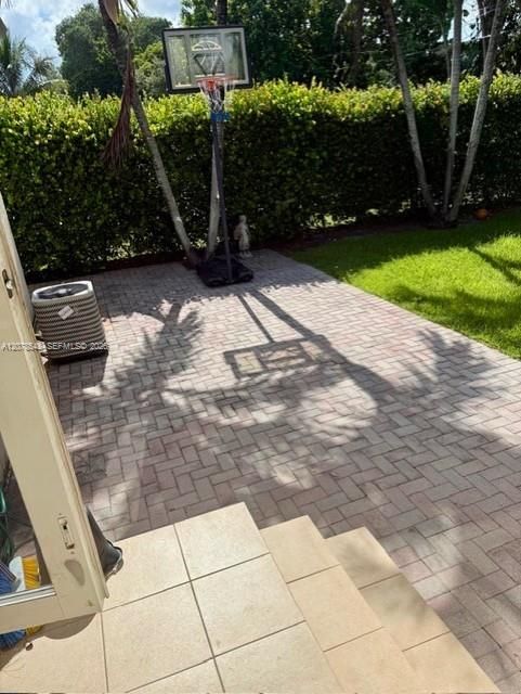 Vendido Recientemente: $499,000 (3 camas, 2 baños, 1394 Pies cuadrados)
