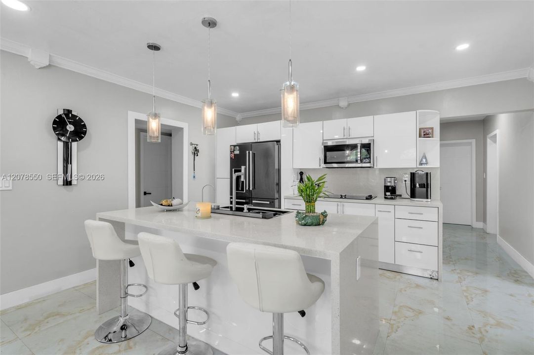 En Venta: $774,900 (4 camas, 3 baños, 2024 Pies cuadrados)