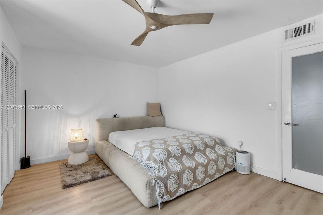 En Venta: $774,900 (4 camas, 3 baños, 2024 Pies cuadrados)