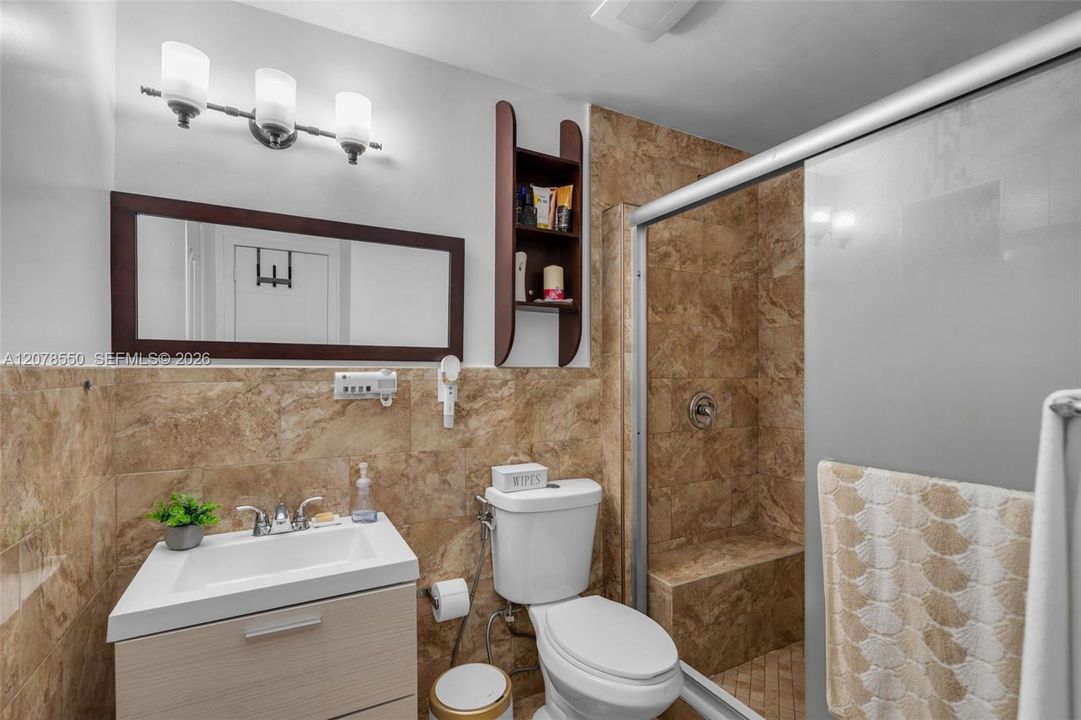 En Venta: $774,900 (4 camas, 3 baños, 2024 Pies cuadrados)