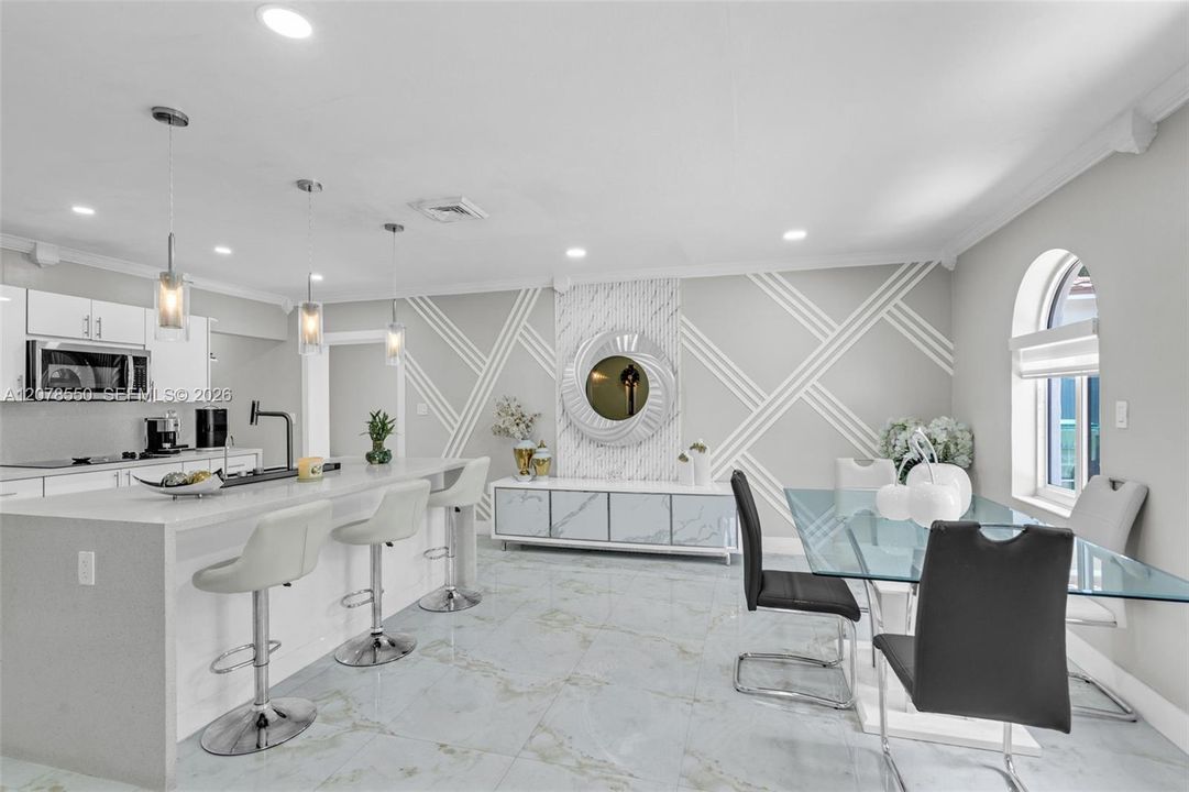 En Venta: $774,900 (4 camas, 3 baños, 2024 Pies cuadrados)