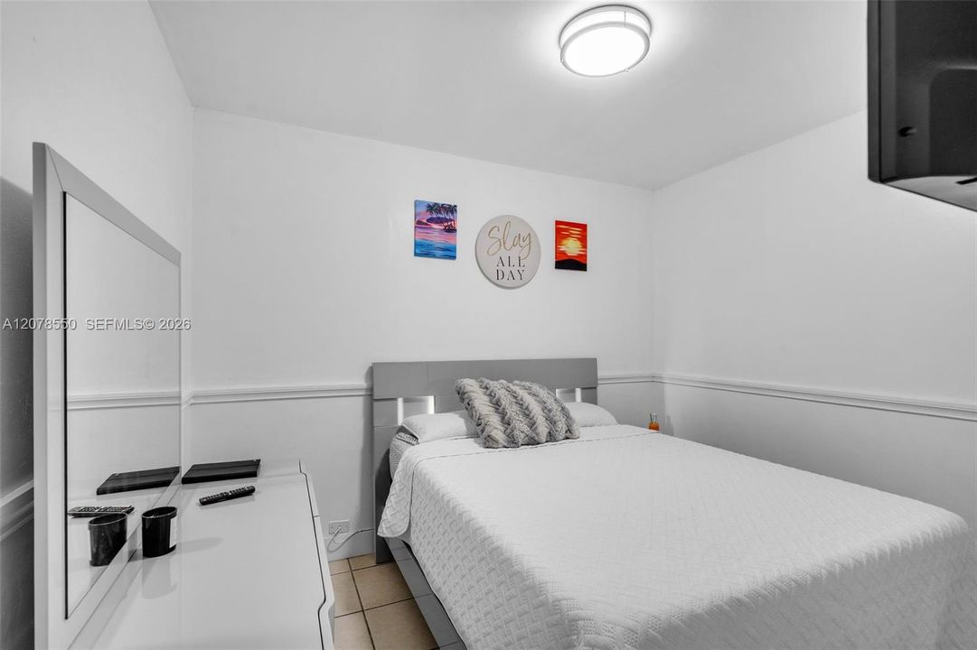 En Venta: $774,900 (4 camas, 3 baños, 2024 Pies cuadrados)