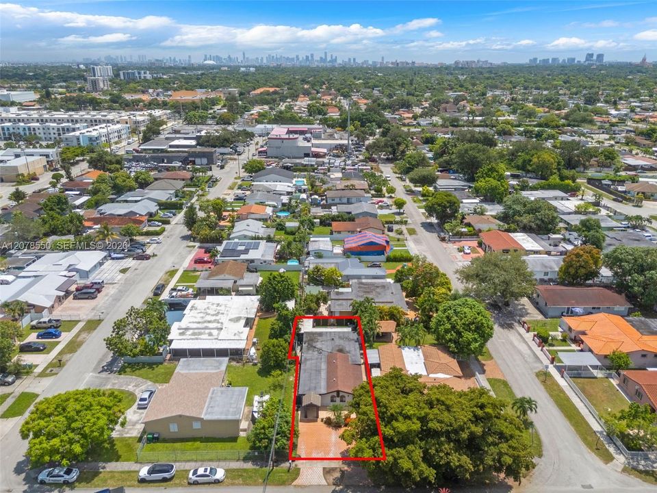 En Venta: $774,900 (4 camas, 3 baños, 2024 Pies cuadrados)