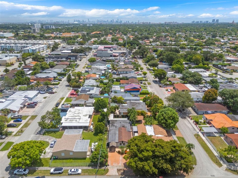 En Venta: $774,900 (4 camas, 3 baños, 2024 Pies cuadrados)