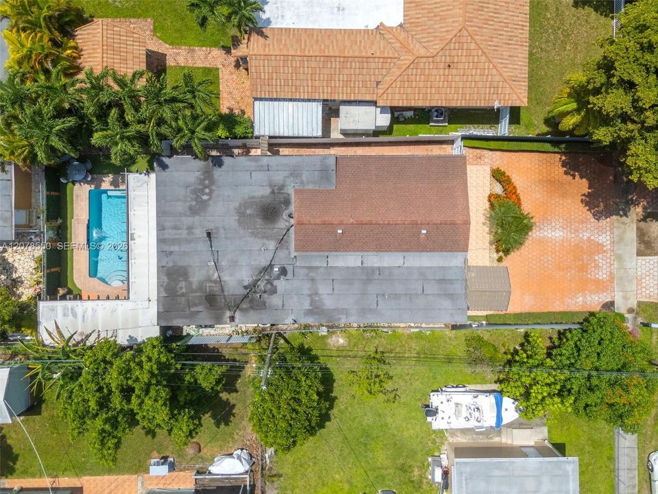 En Venta: $774,900 (4 camas, 3 baños, 2024 Pies cuadrados)