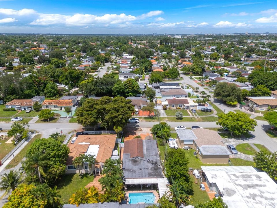 En Venta: $774,900 (4 camas, 3 baños, 2024 Pies cuadrados)