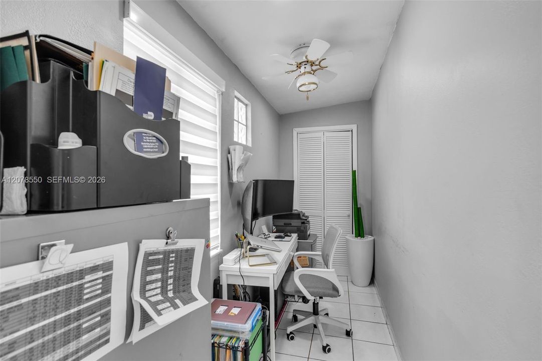 En Venta: $774,900 (4 camas, 3 baños, 2024 Pies cuadrados)
