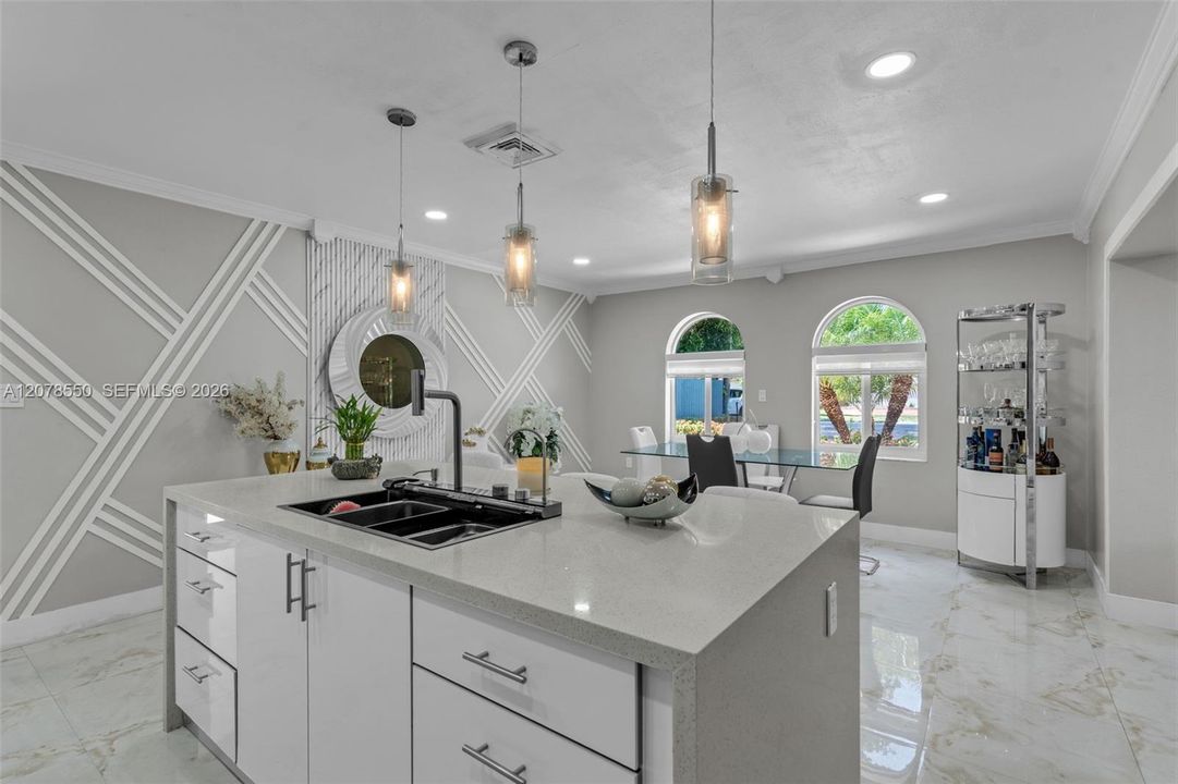 En Venta: $774,900 (4 camas, 3 baños, 2024 Pies cuadrados)