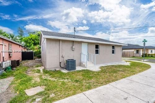 For Sale: $375,000 (3 beds, 2 baths, 1120 Square Feet)