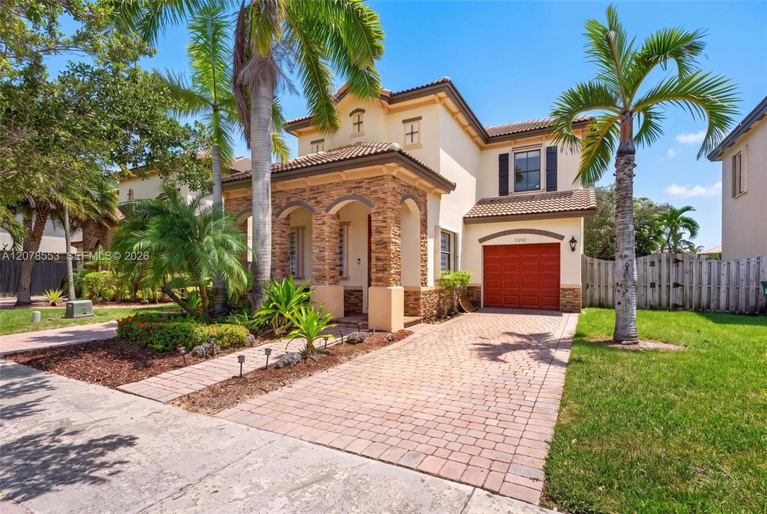 En Venta: $599,900 (4 camas, 2 baños, 2494 Pies cuadrados)