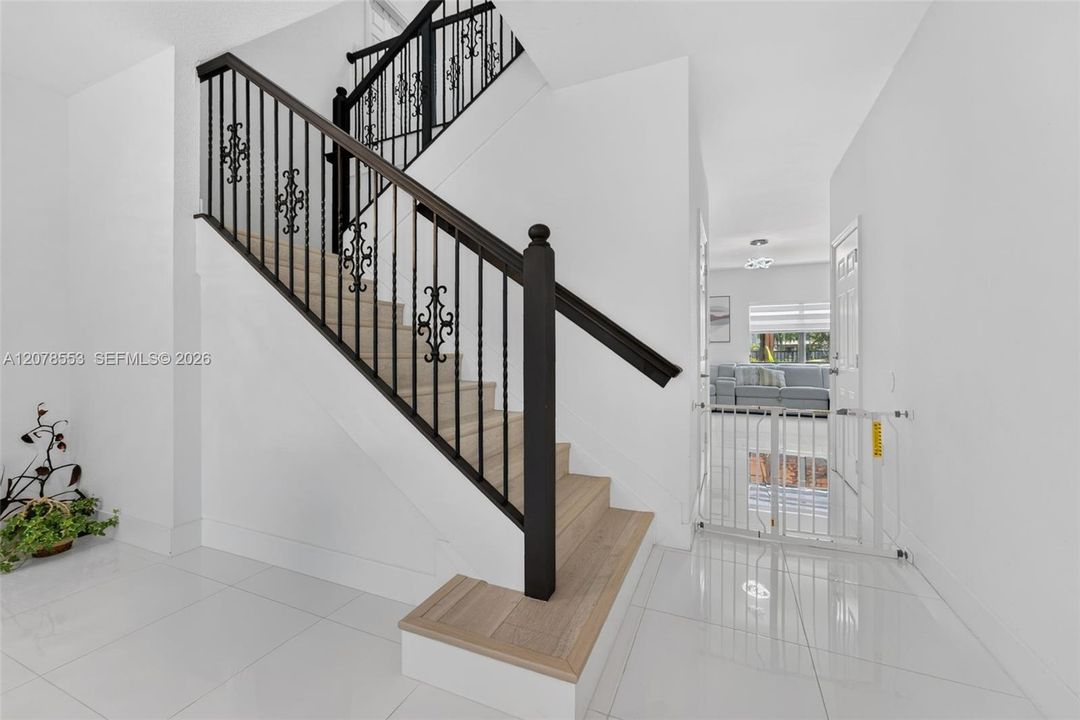 En Venta: $599,900 (4 camas, 2 baños, 2494 Pies cuadrados)