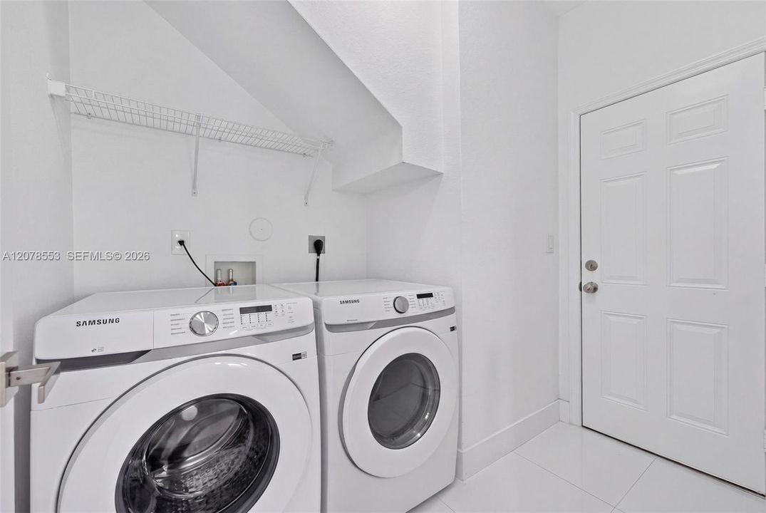 En Venta: $599,900 (4 camas, 2 baños, 2494 Pies cuadrados)