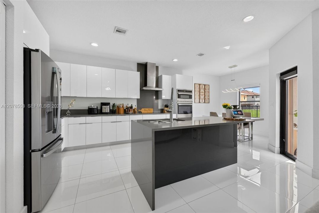 En Venta: $599,900 (4 camas, 2 baños, 2494 Pies cuadrados)
