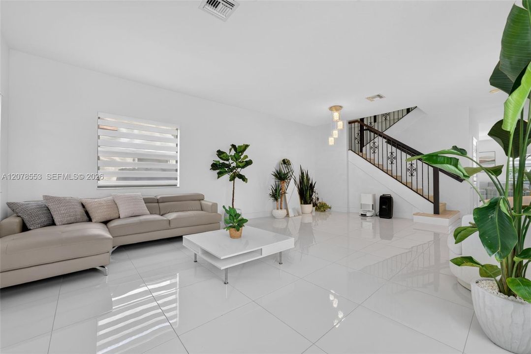 En Venta: $599,900 (4 camas, 2 baños, 2494 Pies cuadrados)