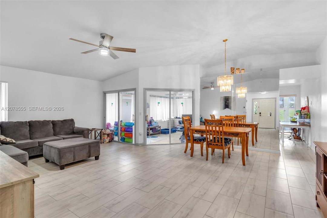 En Venta: $399,000 (3 camas, 2 baños, 1627 Pies cuadrados)