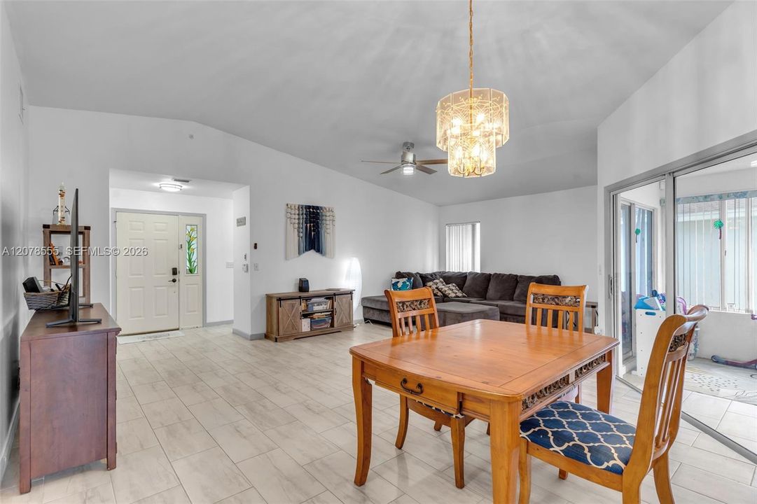 En Venta: $399,000 (3 camas, 2 baños, 1627 Pies cuadrados)