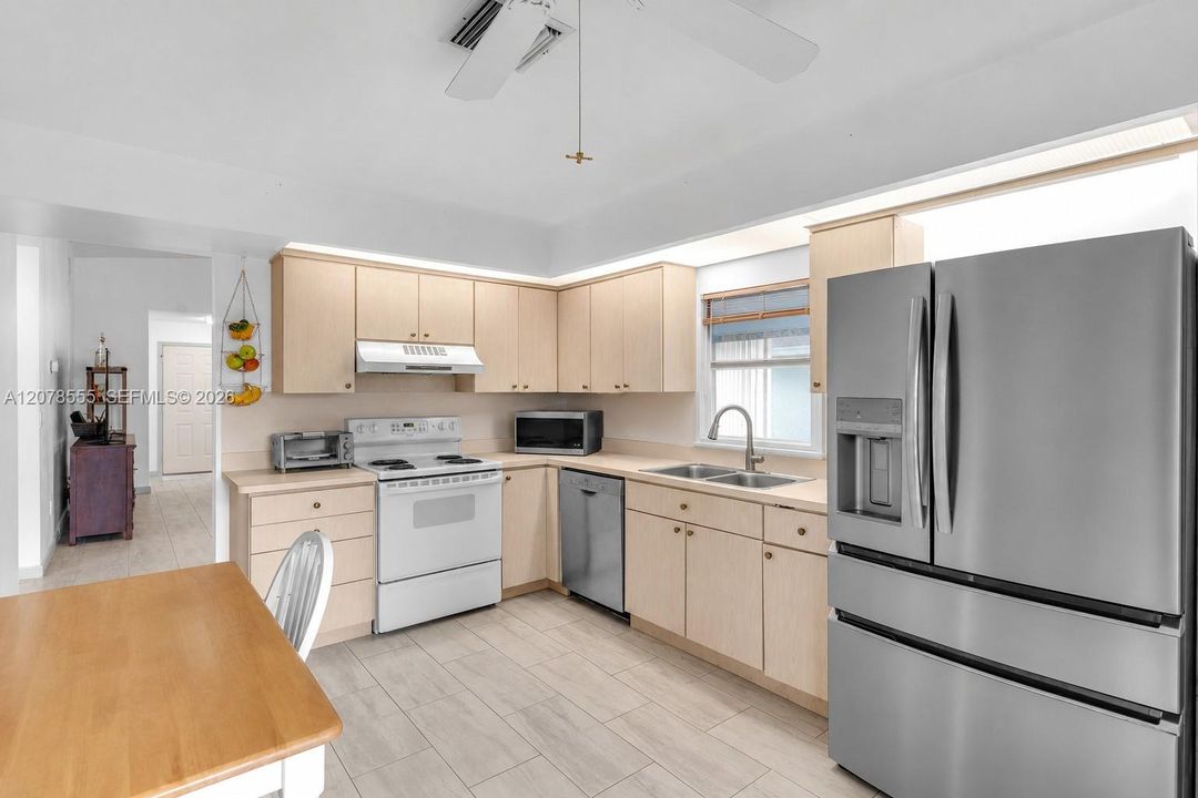 En Venta: $399,000 (3 camas, 2 baños, 1627 Pies cuadrados)