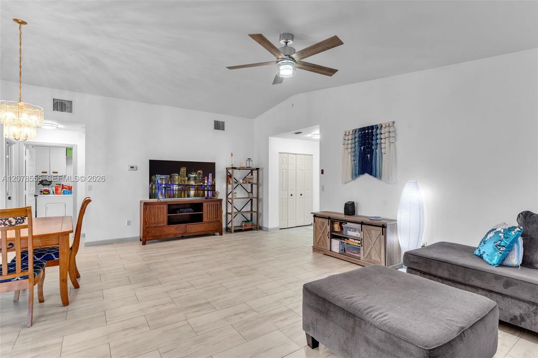En Venta: $399,000 (3 camas, 2 baños, 1627 Pies cuadrados)
