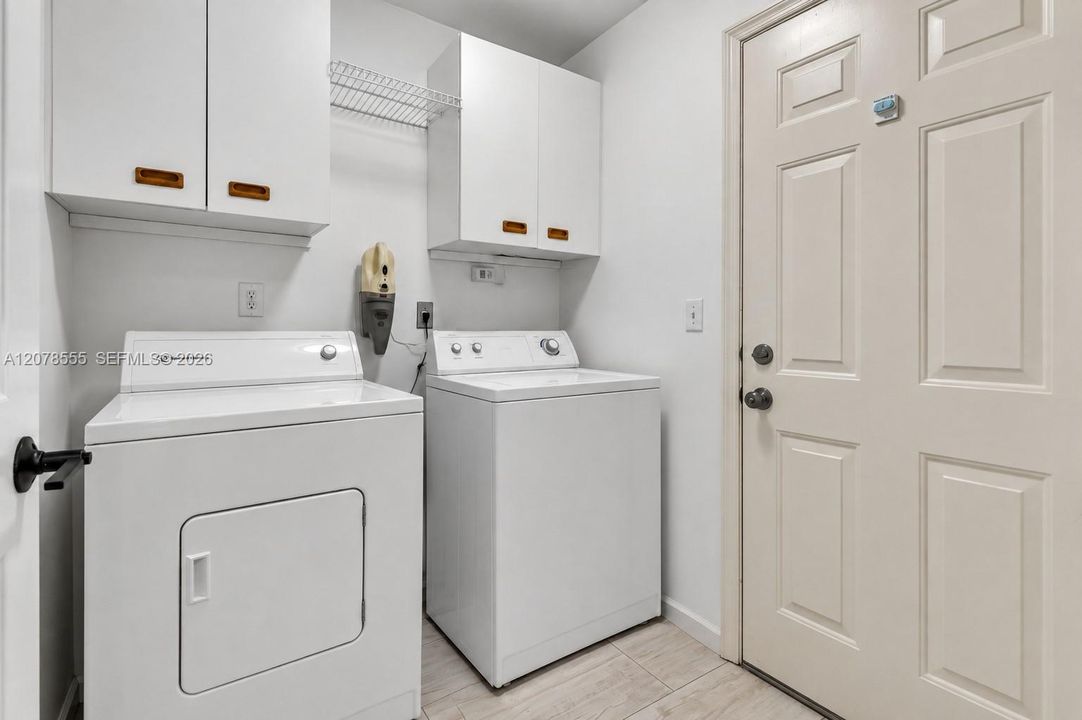 En Venta: $399,000 (3 camas, 2 baños, 1627 Pies cuadrados)