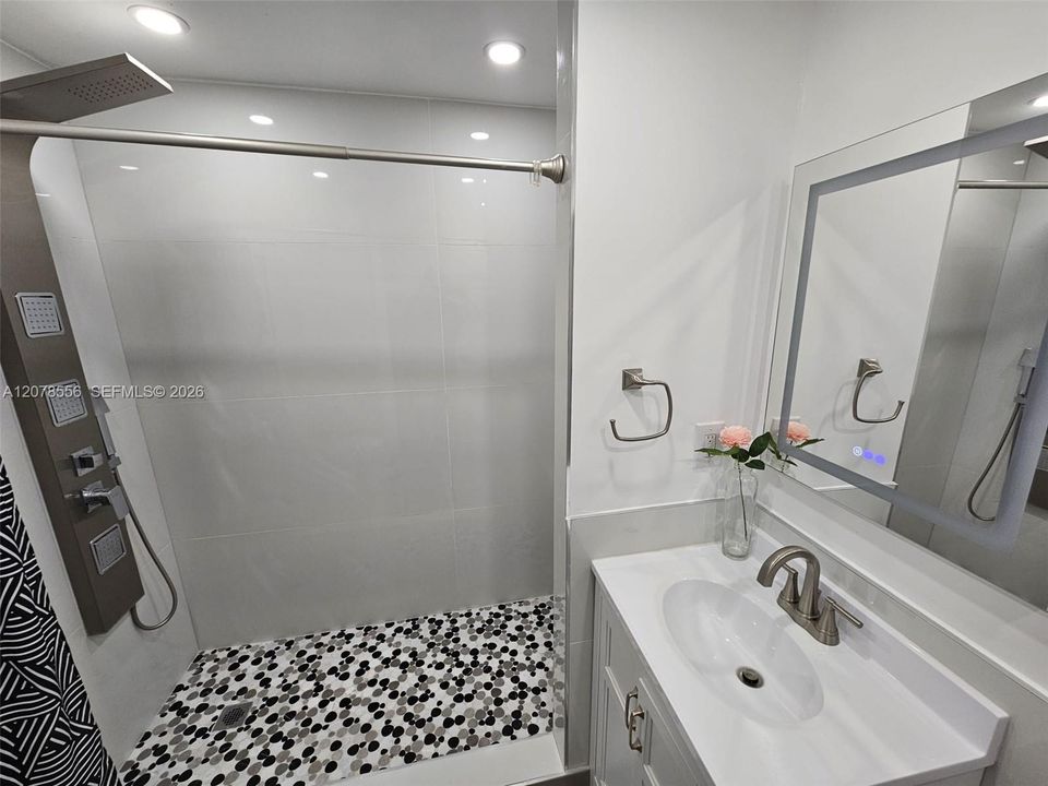 For Rent: $3,650 (2 beds, 2 baths, 730 Square Feet)