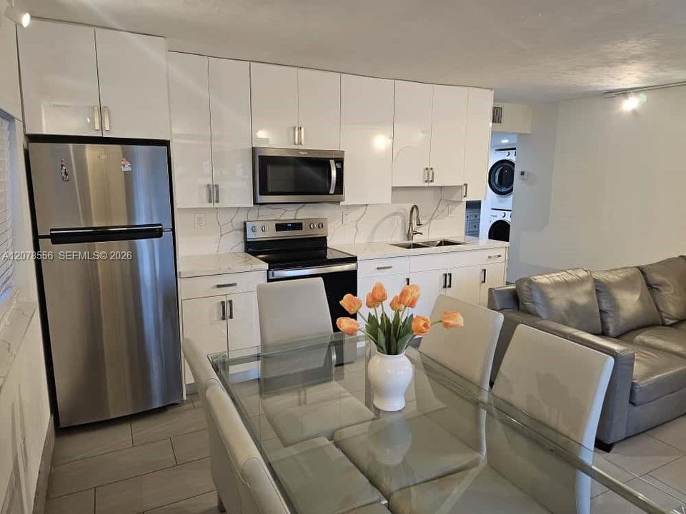 For Rent: $3,650 (2 beds, 2 baths, 730 Square Feet)