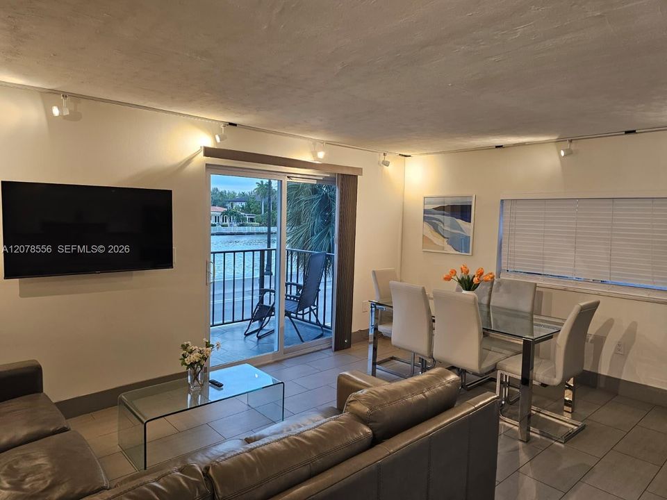For Rent: $3,650 (2 beds, 2 baths, 730 Square Feet)