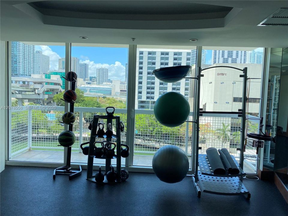 For Rent: $4,300 (2 beds, 2 baths, 1510 Square Feet)
