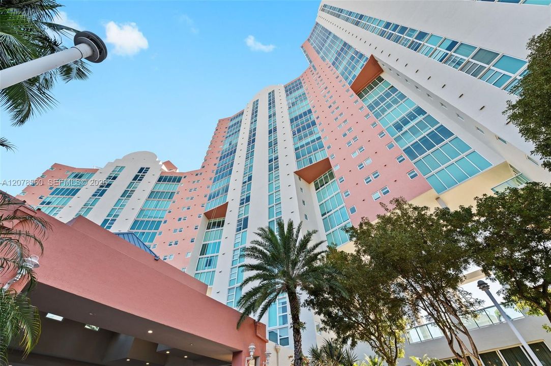 For Sale: $689,000 (2 beds, 2 baths, 1610 Square Feet)