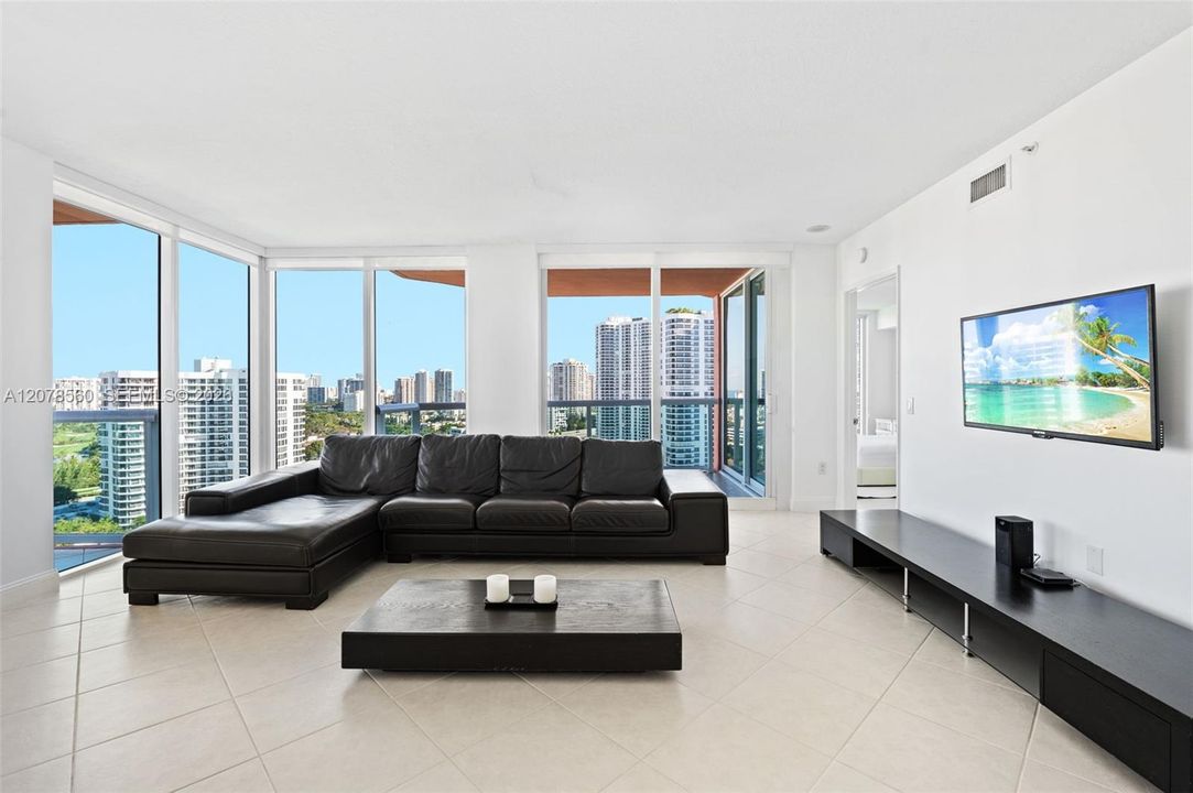 For Sale: $689,000 (2 beds, 2 baths, 1610 Square Feet)