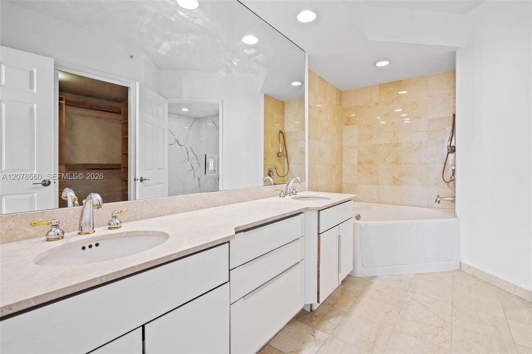For Sale: $689,000 (2 beds, 2 baths, 1610 Square Feet)