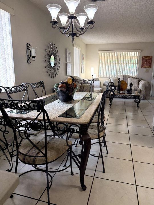 En Venta: $625,000 (4 camas, 2 baños, 1680 Pies cuadrados)
