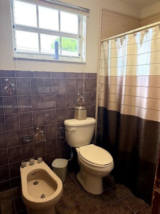 En Venta: $625,000 (4 camas, 2 baños, 1680 Pies cuadrados)