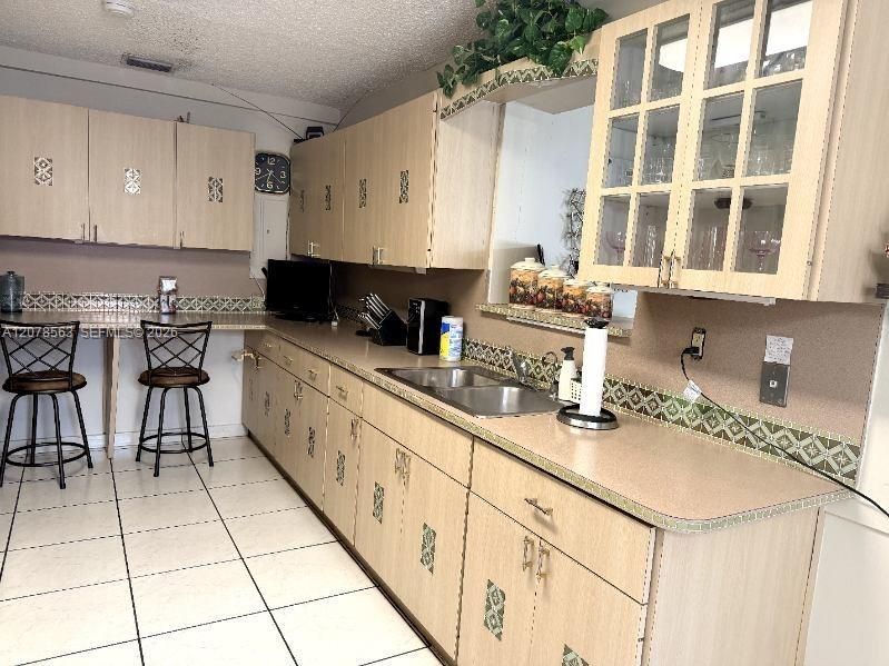 En Venta: $625,000 (4 camas, 2 baños, 1680 Pies cuadrados)