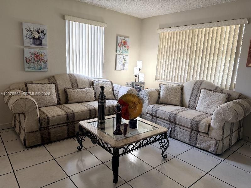 En Venta: $625,000 (4 camas, 2 baños, 1680 Pies cuadrados)