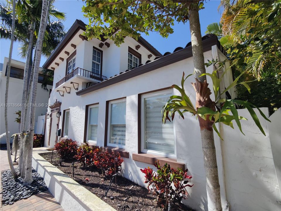 For Sale: $2,795,000 (4 beds, 4 baths, 2517 Square Feet)